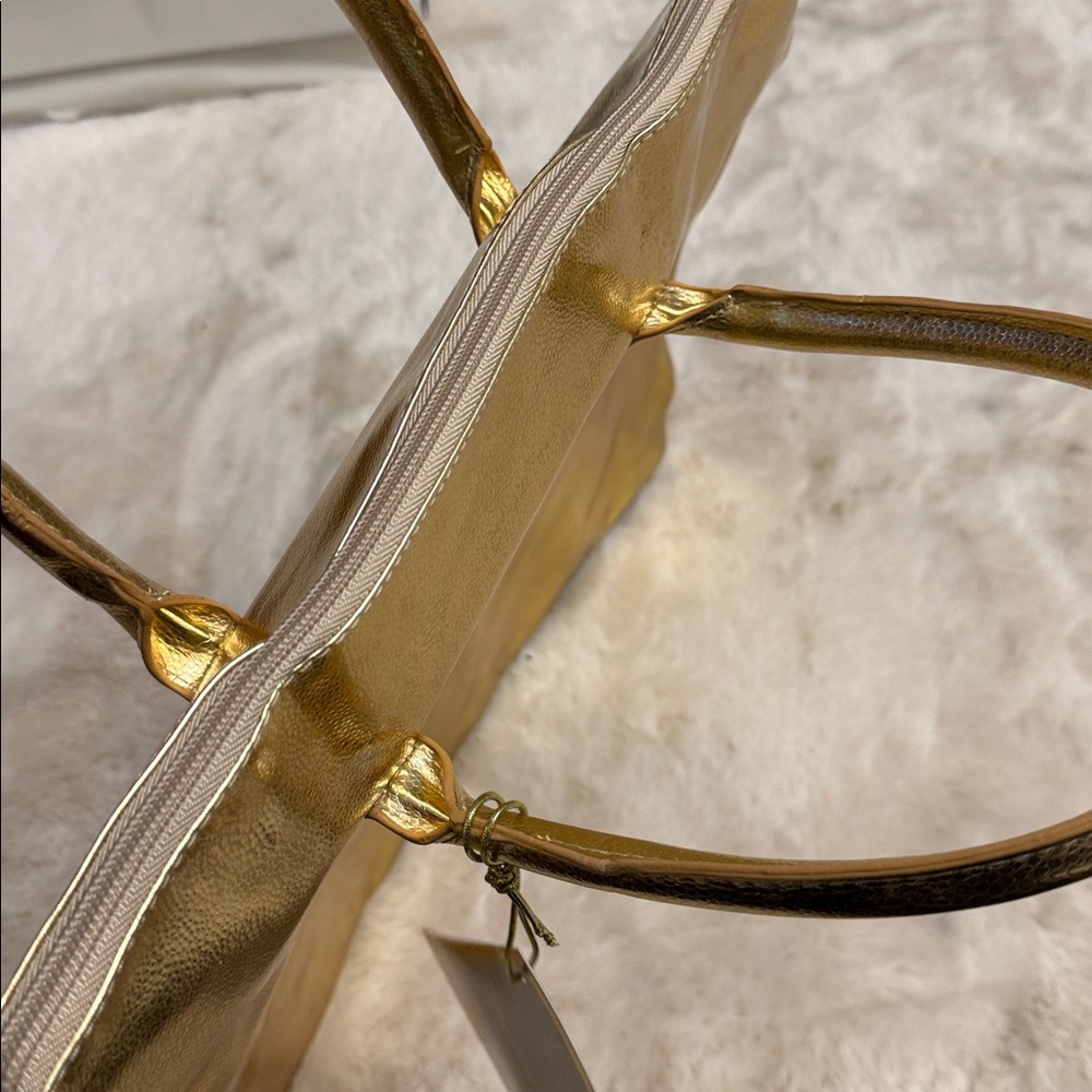 Michael Kors Gold Weekender Gift Tote - Picture 4 of 10